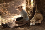 <b>«Мисс Поттер» (2006)</b><br>
В биографической драме Криса Нунана Зеллвегер сыграла главную героиню — детскую писательницу и иллюстратора Беатрис Поттер. Партнером актрисы по съемочной площадке стал Юэн Макгрегор, на тот момент только-только закончивший с великой трилогией «Звездные войны».
