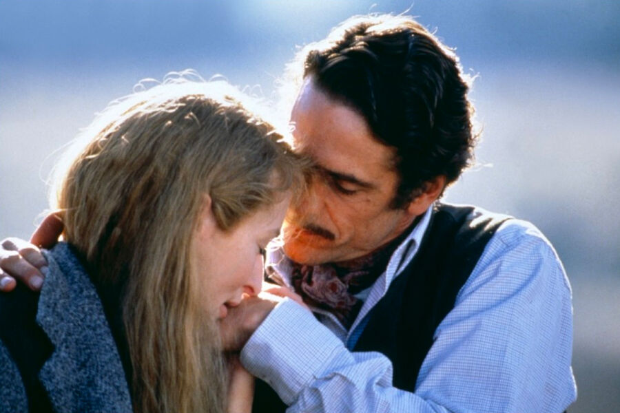 Кадр из&nbsp;фильма «Дом духов» (1993)