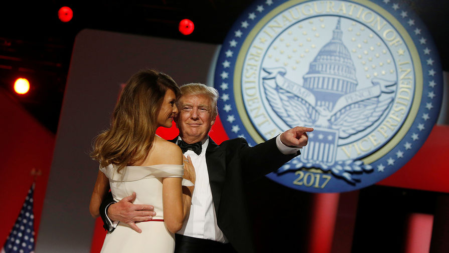 Президент США Дональд Трамп с супругой Меланьей на балу, посвященному его инаугурации
