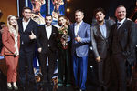 Лауреаты премии «ТЭФИ - 2019» в номинации «Дневной телевизионный сериал» (проект «ИП Пирогова») после церемонии награждения в Московском театре мюзикла, 2 октября 2019 года