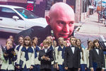 Детский хор телевидения и радио Санкт-Петербурга во время выступления на концерте «Брат-2»