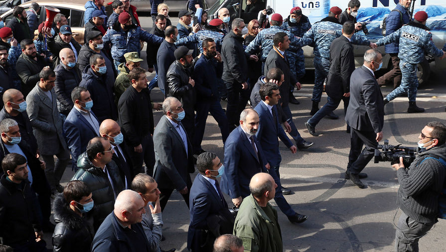 Премьер-министр Армении Никол Пашинян на&nbsp;митинге в&nbsp;центре Еревана, 25&nbsp;февраля 2021&nbsp;года