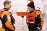 <b>«Спасатель», Эндрю Дэвис (2006)</b>
<br><br>
После ряда неудач Костнер успешно сыграл роль пловца-спасателя и главного старшину Бена Рэнделла в фильме «Спасатель». Он теряет почти всю свою команду в катастрофе и решает пойти в училище тренировать молодых спасателей. Там Рэнделл сталкивается с талантливым пловцом «с характером» Джейком Фишером (Эштон Кутчер).
