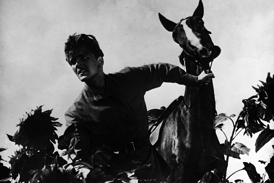Кадр из&nbsp;фильма &laquo;Необыкновенное лето&raquo; режиссера Владимира Басова, 1956&nbsp;год