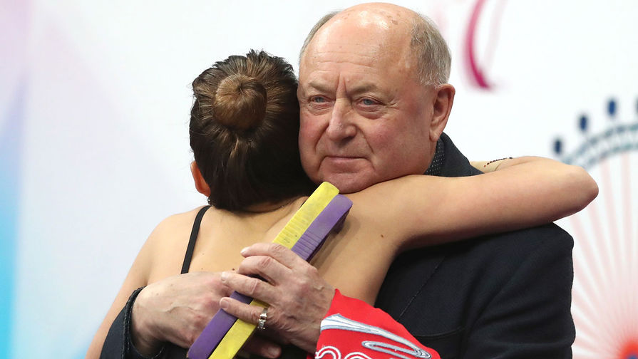 О&nbsp;величии Алексея Мишина в&nbsp;очередной раз говорили после чемпионата Европы &mdash; 2019&nbsp;в&nbsp;Минске. В&nbsp;женском одиночном катании его подопечная Софья Самодурова, не обладая арсеналом технических элементов наивысшего класса, смогла завоевать золотую медаль, оставив позади себя олимпийскую чемпионку Алину Загитову. На&nbsp;фото: российская спортсменка Софья Самодурова и тренер Алексей Мишин, 2019&nbsp;год 