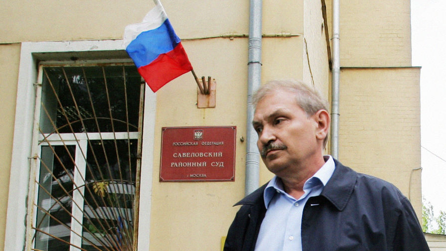 Николай Глушков у&nbsp;здания Савеловского суда после приговора по&nbsp;делу &laquo;Аэрофлота&raquo;, 2006 год