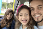 Маринато Гильерме с&nbsp;дочерьми