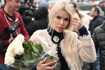 Певица Алена Кравец на церемонии прощания с артистом Борисом Моисеевым на Троекуровском кладбище, 2 октября 2022 года