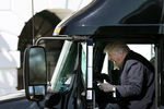 Президент США Дональд Трамп в кабине тягача перед мероприятием в Белом доме, март 2017 года
