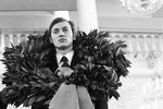 3 апреля 1975 года Карпов, как победитель турнира претендентов, должен был встретиться в матче за звание чемпиона мира с действующим на тот момент обладателем титула Робертом Фишером. Однако поединок был сорван – американец сначала выдвинул ряд условий, а после и вовсе отказался от борьбы. Звание чемпиона мира было присуждено Карпову без игры