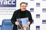 Кинорежиссер, продюсер Алексей Учитель во время пресс-конференции, приуроченной к его 70-летнему юбилею и 30 годам со дня основания киностудии «РОК», 30 августа 2021 года