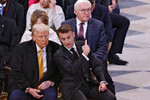Президент Франции Эммануэль Макрон, избранный президент США Дональд Трамп и президент Германии Франк-Вальтер Штайнмайер во время церемонии открытия собора Парижской Богоматери после пятилетней реставрации, 7 декабря 2024 года