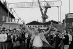 Бывший лидер «Солидарности» Лех Валенса на Гданьской судоверфи, июнь 1983 года