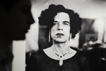 Работа фотографа Антона Корбейна «Мик Джаггер. Глазго» (Стоп-кадр из фильма «Влечение», 1996 г.) на выставке «Мик Джаггер. Фотоальбом» в Мультимедиа Арт Музее «Московский Дом фотографии», 2011 гоод