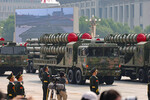 Системы противоракетной обороны HQ-22A во время военного парада в честь 80-летия окончания Второй мировой войны в Пекине, Китай, 3 сентября 2025 года