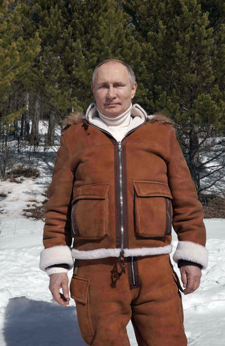 Президент России Владимир Путин во время прогулки в&nbsp;тайге в&nbsp;Сибирском федеральном округе, 21&nbsp;марта 2021&nbsp;года
