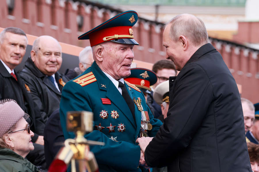 Президент РФ Владимир Путин на&nbsp;параде, посвященном 77-й годовщине Победы в&nbsp;Великой Отечественной войне, на&nbsp;Красной площади, 9&nbsp;мая 2022&nbsp;года