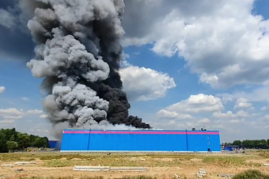 Пожар на&nbsp;складе компании Ozon в&nbsp;районе Новорижского шоссе в&nbsp;селе Петровское в&nbsp;городском округе Истра, 3&nbsp;августа 2022&nbsp;года