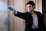 <b>«Чуткий сон» (1995)</b>
<br><br>
Житель Нью-Йорка, бывший наркоман Джон Ле Тур (Уиллем Дефо) работает доставщиком наркотиков банкирам и финансистам. Однажды он привозит заказ на квартиру, где обнаруживает бывшую жену Марианну в полубессознательном состоянии.