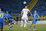 Дмитрий Тарасов играет головой