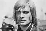 <b>Олег Видов</b> (11 июня 1943 — 15 мая 2017) — советский, российский и американский актер и режиссер, снимался в картинах «Всадник без головы», «Обыкновенное чудо», «Джентльмены удачи», «Красная жара», «Дикая орхидея». На фото: Олег Видов в роли Мориса Джеральда в фильме «Всадник без головы», 1973 год