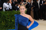 Риз Уизерспун на красной дорожке Met Gala, 2017 год