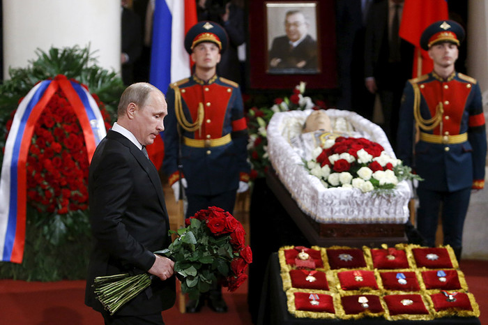 Владимир Путин во время церемонии прощания с&nbsp;политиком Евгением Примаковым в&nbsp;Колонном зале Дома союзов