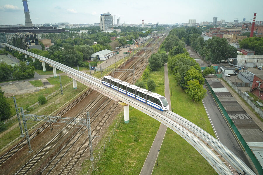 Вид с&nbsp;квадрокоптера на&nbsp;работу линии монорельса в&nbsp;Москве, 06&nbsp;августа 2020&nbsp;года