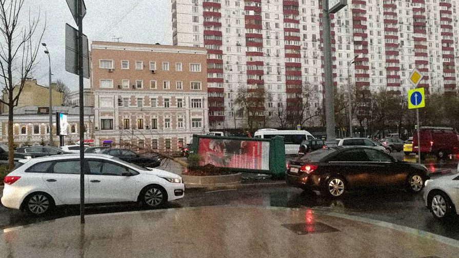 Последствия урагана в&nbsp;Москве на&nbsp;Смоленском бульваре, 21 апреля 2018 года