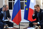 Президент России Владимир Путин и президент Франции Эмманюэль Макрон во время встречи во Франции, 19 августа 2019 года