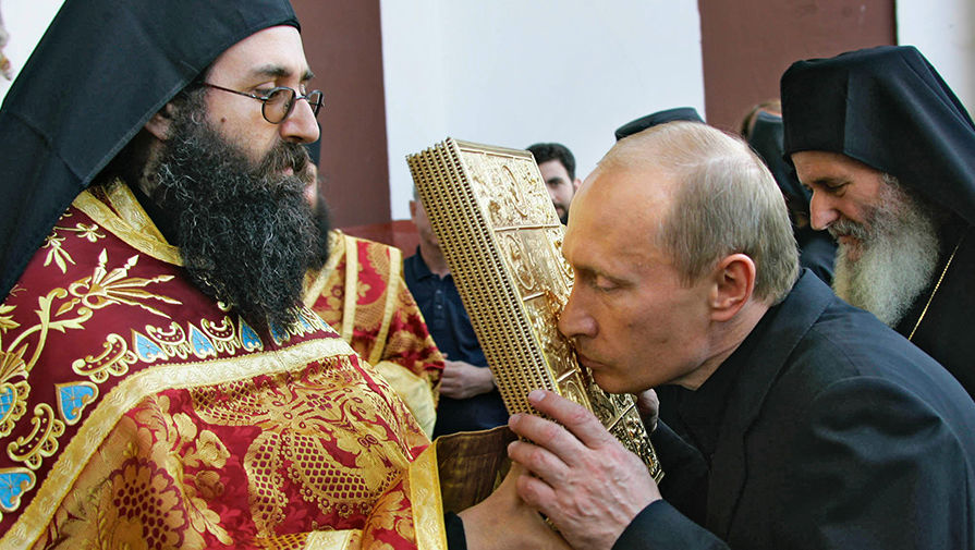 Владимира Путина в&nbsp;Иверском монастыре на&nbsp;Святой горе Афон встречает игумен Василий, 2005&nbsp;год