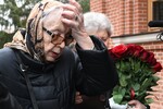 Участница церемонии прощания с народной артисткой РСФСР Ларисой Голубкиной в Храме святителя Николая на Трех Горах в Москве, 25 марта 2025 года
