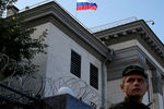 Ситуация у посольства России в Киеве, где проходит голосование россиян на выборах в Государственную думу РФ
