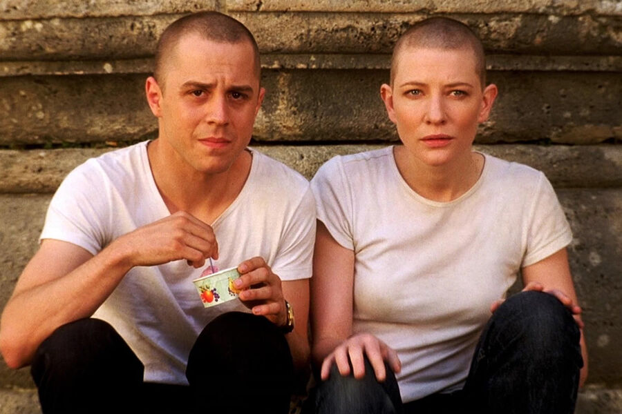 <b>«Рай» (2002)</b>
<br><br>
Картина германского режиссера Тома Тыквера должна была стать первой частью трилогии по&nbsp;сценарию Кшиштофа Кесьлевского &mdash; следом ожидались «Чистилище» и «Ад», но Кесьлевский скончался, отчего проект остался незавершенным. По&nbsp;сюжету «Рая» героиня Кейт Бланшетт, учительница английского языка в&nbsp;Италии, совершает ужасное ради возмездия.