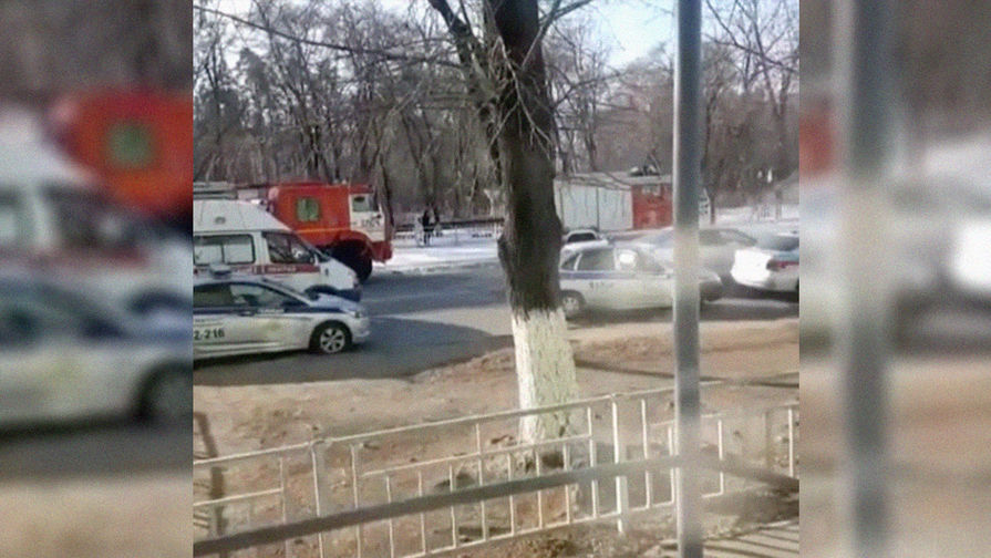 На месте стрельбы в колледже в центре Благовещенска, 14 ноября 2019 года