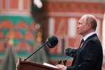 Президент РФ Владимир Путин на параде, посвященном 77-й годовщине Победы в Великой Отечественной войне, на Красной площади, 9 мая 2022 года