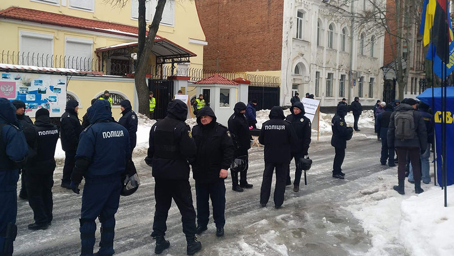 Радикалы у посольства России в Украине, 18 марта 2018 года