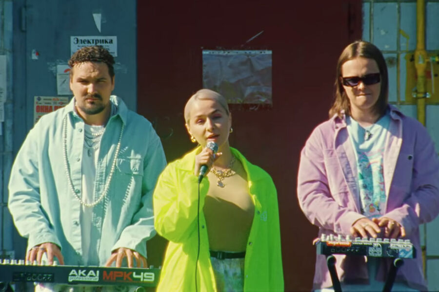 Кадр из&nbsp;клипа &laquo;Никаких больше вечеринок&raquo; (2019)
