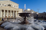 В&nbsp;ходе подготовки к&nbsp;празднованию 850-летия Москвы перед&nbsp;Большим театром был открыт «Театральный» фонтан. Три чаши фонтана с&nbsp;вазами были установлены на&nbsp;подиуме перед&nbsp;входом в&nbsp;здание, в&nbsp;них разместили светильники