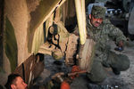 Военнослужащие ДНР во время ремонта трофейной техники на&nbsp;заводе по&nbsp;восстановлению военной техники