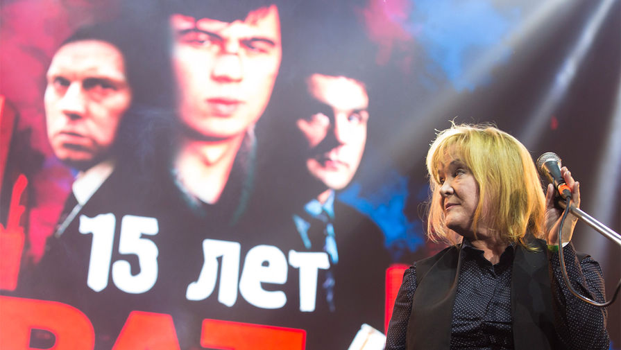 Певица Настя Полева во время выступления на концерте «Брат-2. Живой саундтрек» в Ледовом дворце, посвященном 15-летию выхода фильма Алексея Балабанова «Брат-2»