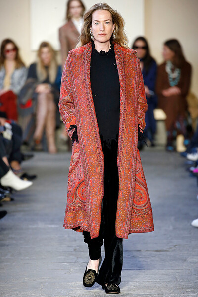 Татьяна Патитц на&nbsp;подиуме во время Milan Fashion Week, 2019&nbsp;год