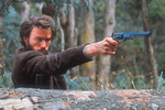 <b>«Банда Келли», 2003</b>
<br><br>
В фильме «Банда Келли» Леджер сыграл главную роль — культового грабителя и народного героя Австралии конца XIX века Неда Келли. Он прославился тем, что раздавал полученные разбойным путем у банков деньги и сжигал закладные, которые там находил. За эту работу Леджер получил премию Австралийского института кино как лучший актер.
