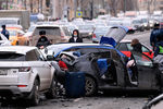 Сотрудники ДПС на месте ДТП на Смоленской площади в Москве