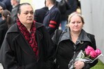 Певец Игорь Наджиев и его жена Алла на церемонии прощания с артистом Борисом Моисеевым на Троекуровском кладбище, 2 октября 2022 года
