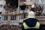 Разбор завалов на месте взрыва бытового газа в жилом многоквартирном доме в Волгограде