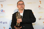 Лауреат российской телевизионной премии ТЭФИ-2016 в номинации «Дневной эфир» ведущий программы «Что? Где? Когда?» Борис Крюк после церемонии награждения