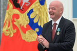 Президент ФИФА Джанни Инфантино, награжденный Орденом Дружбы, на церемонии вручения государственных наград в Екатерининском зале Кремля, 23 мая 2019 года 