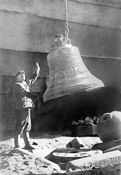 Снятие колоколов с&nbsp;Храма Христа Спасителя, 1930&nbsp;год
