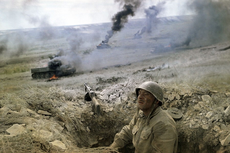 <b>«Они сражались за&nbsp;Родину» (1975, актер, сценарист и режиссер)</b>
<br><br>
В&nbsp;1975-м картина была признана лучшим фильмом года журналом «Советский экран», а исполнитель главной роли рядового Петра Лопахина Василий Шукшин стал лучшим актером. Увы, посмертно: он скончался во время съемок.
Сергей Бондарчук сыграл в&nbsp;фильме одного из&nbsp;бойцов, бывшего комбайнера Ивана Звягинцева. В&nbsp;картине также снимались Юрий Никулин, Вячеслав Тихонов, Николай Губенко, Нонна Мордюкова, Иннокентий Смоктуновский, Ирина Скобцева, Лидия Федосеева-Шукшина.
